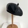 Casquettes de cyclisme masques automne hiver bérets en cuir PU pour femmes rétro Vintage dames chapeau octogonal hôtesse de l'air noir café artiste chapeaux