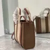 2022 Våren New Wool Bags Bags Stora kapacitet Tygväska Fritid Handväska Enkelt tryckt Kvinnors One Shoulder Messenger Väskor Brevväskor Wide Strap Små Medium CH