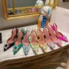 Amina Muadi Designer Sandals Women Skórzowe buty na pięcie Diamentowy łańcuch Sole Black Pink Dekoration Bankiet Women Buty Silk Wedding Seksowne kapcie z pudełkiem 359