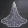 2022 Echte afbeelding Bruids Veils Wedding Haaraccessoires Wit ivoor Lang kristal kralen kant tule kathedraal lengte 3 m kerk sluier met kam