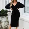 Vestido elegante de Winter V Neck Notting Fashion Belt Back Hollow Women Slit Sweater Dress for Home Party Streetwear L220705