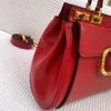 مصمم حقيبة القابض النسائية الفاخرة مع شعار Gold Gold Hardware الأزياء متعددة الاستخدامات حقيبة الكتف