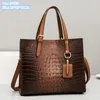 Stume da spalla da donna all'ingrosso 5 colori in cuoio a tre pezzi Popular Street Street In Interlayer Interlayer Backpack in rilievo Simple Crocodile Handbag 5402#