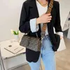 70 % 공장 온라인 판매 핸드백 스타일 대비 색상 오래 된 꽃 플립 휴대용 한 어깨 대각선 크로스 트렌드 백