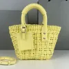 Summer Beach Bag Bistro XXS BOSKET TOTE с ремешком в белой лакированной фальшивой телячьей кожи переработанная нейлоновая сумочка сумки на плечо.