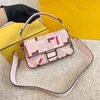 bolso de diseñador Bolso de hombro pequeño Bolso de mano para mujer bolso de cámara Bolso Bolso de maquillaje de alta calidad Bolso de mujer Correa desmontable Cartera con hebilla de metal Bolso lujoso