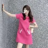 Sundress 드레스 디자이너 2022 여름 신규 여성 캐주얼 드레스 v 레터콘 섹시한 스트리트웨어 패션 럭셔리 무릎 길이 파티 클럽 우아함