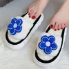 Slippers dames winter voor huis warme pluche mooie bloem vrouwelijke binnenglaasjes dikke platform schoenen vrouw slaapkamer slippersslippers