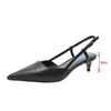 Sandaler Kvinnor Sandaler Skor Elegant Elastic Band Pekade tåspänne Koncise Lams Low Heels Solides Grunt Casual Female Summer New 220325