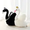 Princess Crown Black Swan Plethakes Stakes Toy Peal Colar Swans Casal Casal Queen Plushie Decoração de Casamento Decoração 28cm 1005 D3