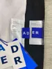 Camiseta Adererror de tecido pesado de alta qualidade com estampa quadrada pequena, masculina e feminina, casual, solta, com erro, camiseta com etiqueta W220805