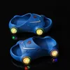 Pantoufles lumineuses pour enfants été garçon net rouge voiture de sport s'allume antidérapant intérieur mignon dessin animé enfants bébé sandales et pantoufles 011