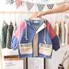 2022新しい春秋の男の子ジャケットファッションステッチ子供用スウェットシャツかわいい2-8歳の子供ウィンドブレーカーJ220718