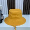 Bucket Hat Luxus Designer Frau Sommer Wide Brim Hats Metal Logo Solid Color Ofmfg