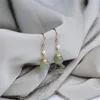 Dangle Chandelier Boucles d'oreilles en perles de jade hétian naturelles faites à la main, crochets d'oreille remplis d'or 14 carats, bijoux féminins doux et frais pour fête d'anniversaire Oc