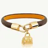 Nowe projektanty Bracelets moda mężczyźni skórzane bransoletki luksusowe klasyczne popularne proste biżuterię unisex na rękę cały pasek 6286324