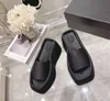 Mulheres chinelas de verão sandálias deslizantes Sapatos de banco elegante esponja casual bolo de fundo grosso lazer grosso confortável não deslizamento versátil sandálias C62219