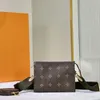 Lyxvarumärke axelpåsar damer mode casualtrowetry påse toalettartiklar påse 19 6 15 cm hög kvalitet 5a kosmetiska väskor förvaring handväskan plånbok mynt handväska m47546