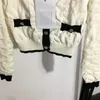 Maglioni da donna Designer Donna Maglia di lana Top con lettera ricamata Ragazze Milano Runway Pieghe Crop Top Camicia High End Manica lunga AKF0