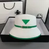 Luksusowy projektant Bucket Hat Green Triangle Logo Słomka Tkanie szerokie czapki Brim Cap6175907