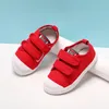 Athletic Outdoor Kids Shoes Girls Boys Top Brand Sneakers Canvas Toddler Breattable Spring Running Sport Baby Soft Casule Sneaker för 1-3Y