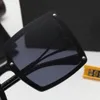 Modeontwerper zonnebril Barge frame rechthoek vierkant zonnebril voor mannen vrouwen polariseren oversized bril lunettes de soleil side letter brief briefje