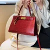 Portemonnees outlet textuur vrouwelijk 2022 Nieuwe veelzijdige messenger tas bruid Franse minderheid handtas