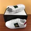 Designer Bee Embroidery Scarpe bianche Uomo Donna Scarpe sportive traspiranti Scarpe da ginnastica Fashion Wild Couple Casual Sneakers