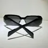 男性と女性のための新しいサングラス贅沢17WFデザイナースタイルアンチウルトラビオレットレトロスクエアプレートフルフレームファッション眼鏡ランダムボックス17W最高品質