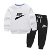 Varum￤rkeskl￤der set hoodie toppar bokstav tryckning tracksuit flicka pojkar sm￥barn kl￤der baby casual jogging sportkl￤der 100% bomullsdr￤kt