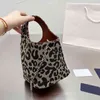 브랜드 여성 핸드백 핸드백을위한 숄더백 토트 야채 바구니 삼각형 새로운 가방 패션 디자이너 클래식 실용 CROS2868