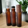 Amber Glass Roll-on flessen houtkorrel plastic dop matte etherische olie parfum fles met roestvrijstalen rollerbal 5 ml 10 ml 15 ml