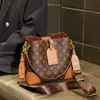가방 여성의 오래된 꽃 버킷 백 2022 새로운 트렌디 레트로 스타일 원 숄더 메신저 가방 인쇄 체인 핸드백