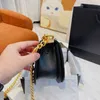 Klassiska handväskor Kvinnor Designerväska Kornen Caviar Boy Crossbody Bags Flack Gold-Tone Metal Chains Handväska Tidlös diamant quiltning axelväska för kvinnor