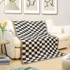 Filtar Checkerboard Plaid filtmatta med TASSEL Retro Chessboard Print SOFA Sticked Single Tapestry Home Decor 125x150cm