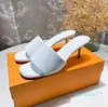 Luxury Sculpted Print Women's High Heels Sandaler och tofflor Leather Beach Ladies Versatile Heel Square Toe präglade platta sandaler2022