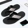Mode-Schwarze Sandalen aus weichem Leder, Pantoletten, Sommer-Slipper, rutschige flache Kettensandalen, breiter T-Steg, lässige Strand-Slip-Sandalen