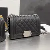 2022Ss Classic Black Boy Caviar Leather Mini Flap Bags Pelle di vitello trapuntata Oro argento invecchiato Hardware in metallo Tracolla a catena Tracolla a tracolla Desig