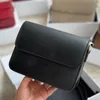 2023 Vintage Crossbody Bag Trend Fashion Basit Atmosferik Tasarım Bayanlar Büyük Kapasiteli Hassas Çanta Deri Tasarım Under Equil Tag