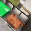 Omuz çantaları vintage ayarlanabilir üçgen toka omuz çantaları kadın çanta deri lüks tasarımcı marka crossbody dişi çantalar örgülü tofu Bun 220314