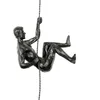 Creativo The Climber People Resin Climbing Man Wall Hanging Decorazione Stile industriale Arte Scultura Figure Statue Resin Decor 220810