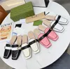 2022 Vår sommar Kvinnor Sandaler Toppkvalitet Solida Sheepskin Metal Spänne Flat Heels Skor Fashion Square Toes Loafers Leisure Beach Slides tofflor