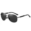 Botern 2023 Ny metallpolariserade färg solglasögon solglasögon för män och kvinnor som kör padda glasögon USA USA