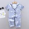 BAMBINI S Piajamas Set Summer Baby Suit Bambini vestiti per bambini ragazzi ragazze LCE Silk Satin Cartoon Printing Tops Pantaloni 2PC Indossare casa 220714