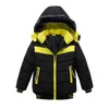2021新しい冬の太い毛皮の襟のレターフード付きボーイズジャケットウィンドジャケットは、子供向けの暖かいアウターウェアを維持します子供向けヘビージャケットJ220718