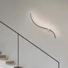 Minimalistisk ledad s-formade strip vägglampor moderna sovrum sovrum hemljusarmatur enkla vardagsrum dekor väggljus kreativ korridor trappa belysning