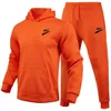 Långärmad Tracksuit Men 2 Piece Set Märke Logo Sweatshirt och byxor Jogging Suit Spring Höstkläder för Man Outfit Set