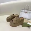 2022 Designer Pantofle Moda Grube Dolne Sandały List Haft Slajdy Lady Platform Kliny Sandal Beach High Heel z pudełkiem