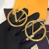 Diseñadores de aro de moda para mujeres Big Circle 4 cm Pendientes de oro Pendientes de oro V STUNTSED JEYERRITOR Caja de pendientes