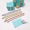 2022 Toppkvalitet Charm Bangle Earring Halsband Liten och stor storlek Specialdesignkedja för kvinnor och man smycken gåvor har VeleS -väska